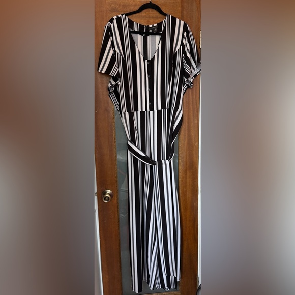 Lane Bryant Women Plus Black & White Extra Wide Leg S/S Jumpsuit w Tie Size 24 - Picture 1 of 13